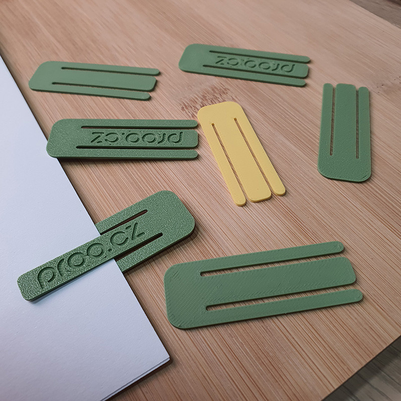 „Zobrazený produkt je ukázkou zakázkové realizace. Každý kus vyrábíme s logem dle vašeho technického zadání.“